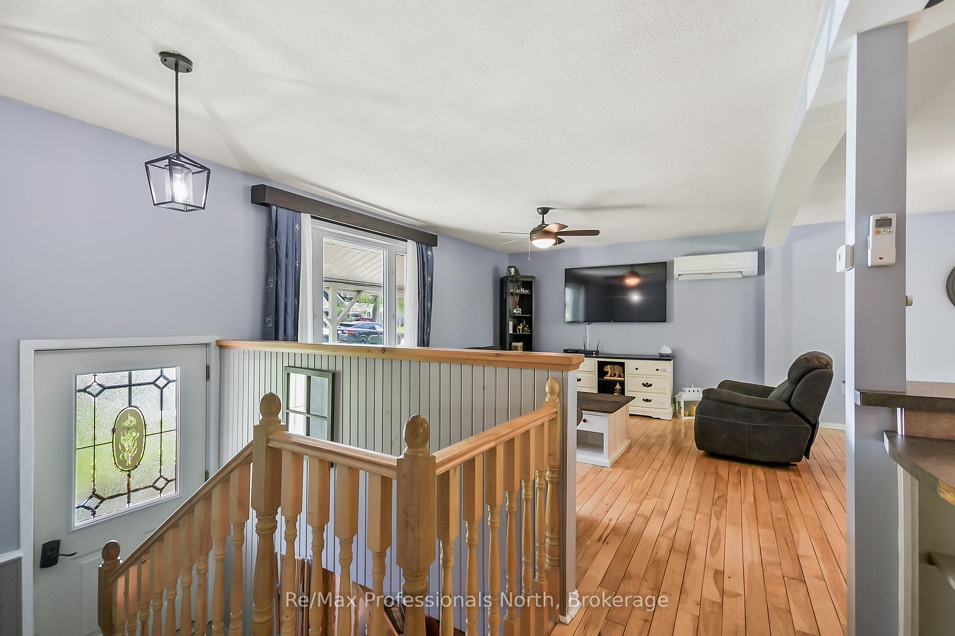 Photo 4 of 110 Fraser Street, Gravenhurst, Muskoka (S) — HOMEH