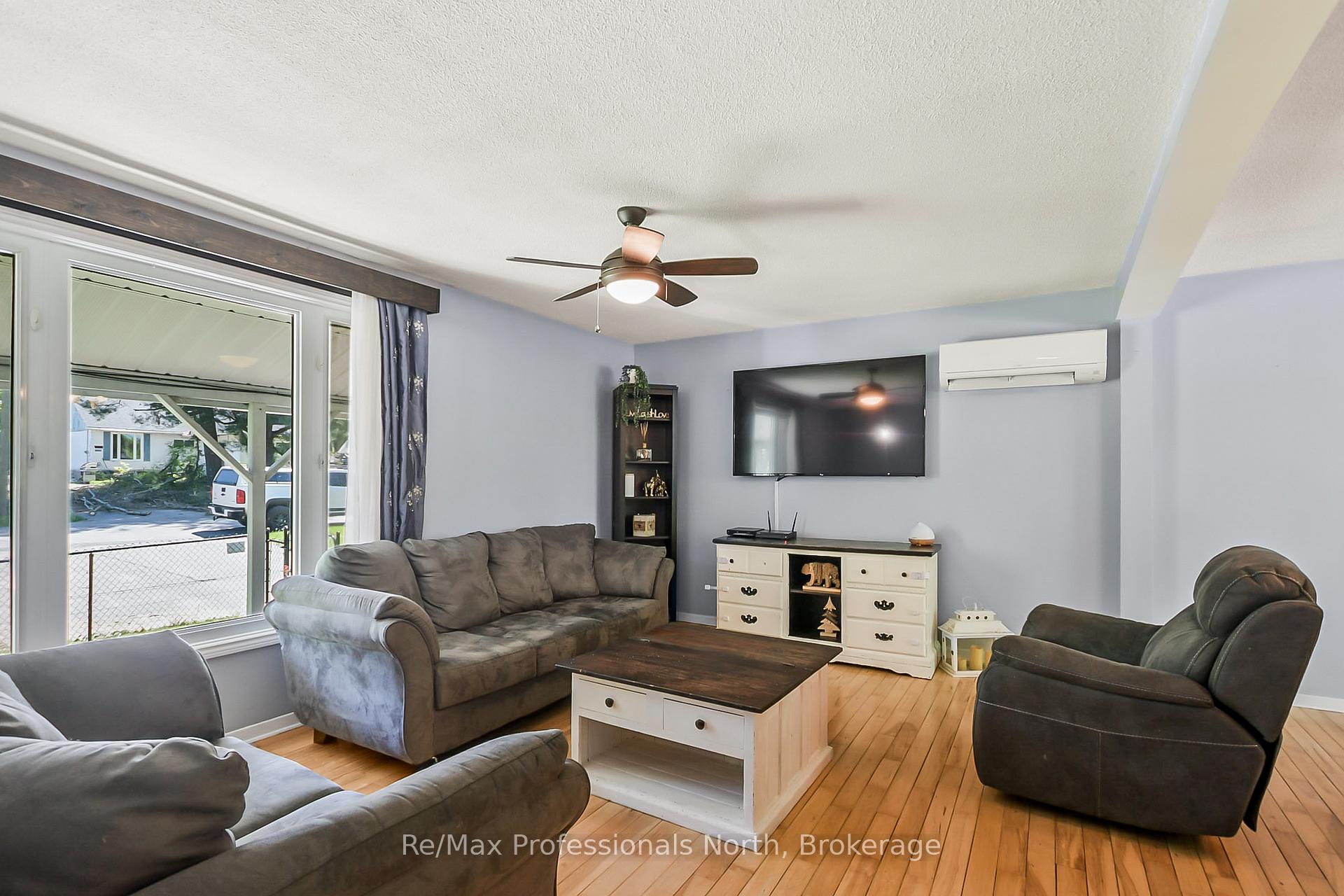 Photo 5 of 110 Fraser Street, Gravenhurst, Muskoka (S) — HOMEH