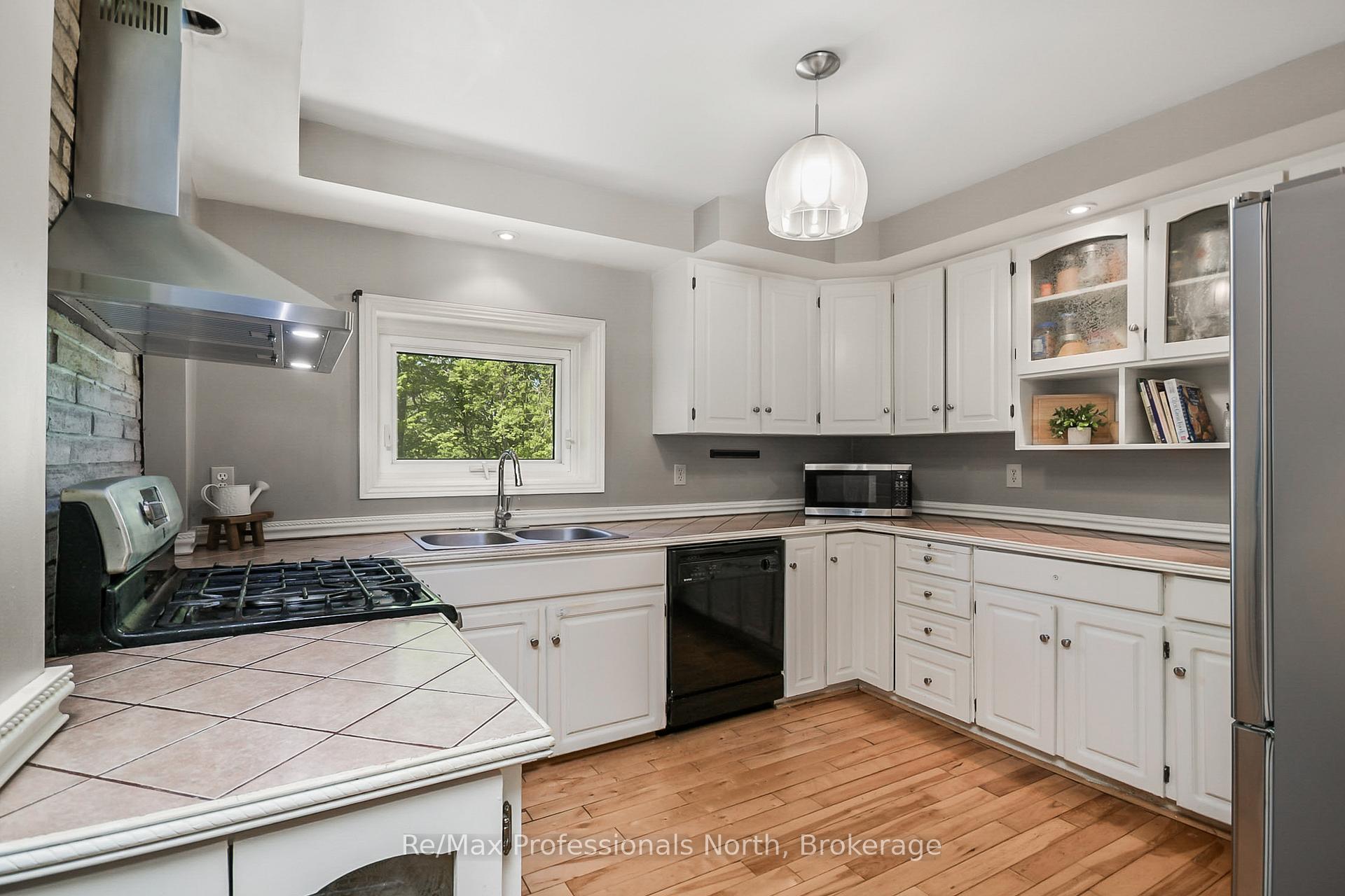 Photo 12 of 110 Fraser Street, Gravenhurst, Muskoka (S) — HOMEH