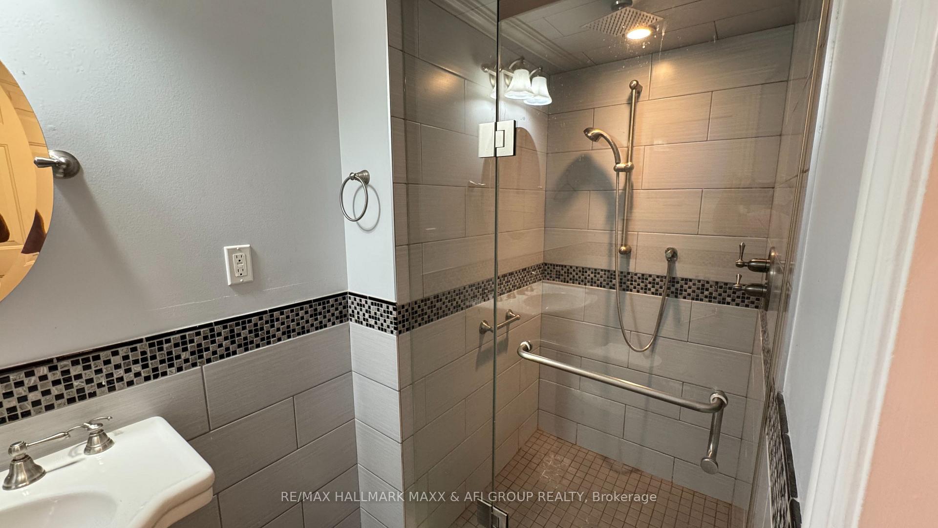 Photo 12 of Unit Bachelor, 2 Lambeth Square, Scarborough, Steeles — HOMEH