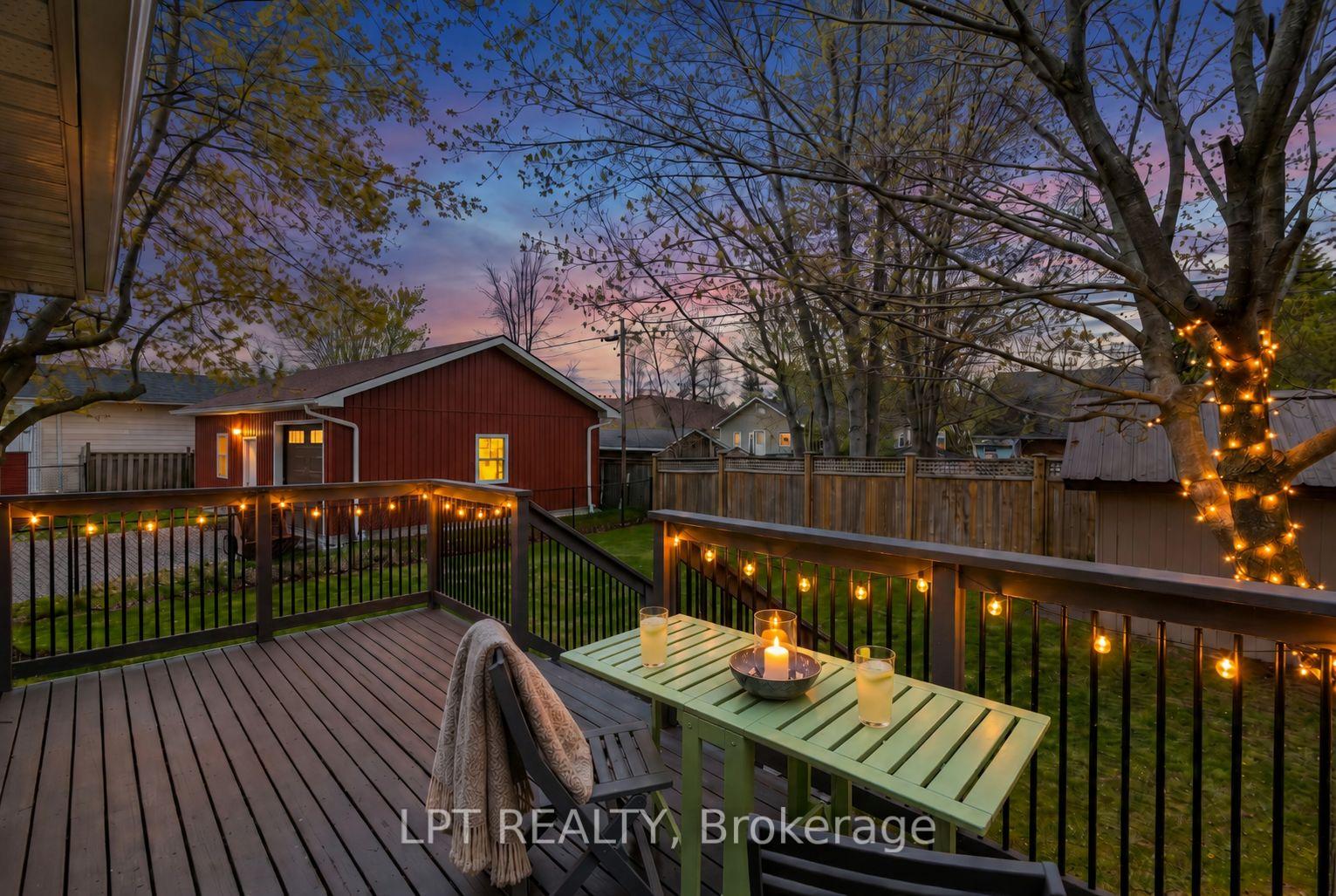 Photo 3 of 818 Poplar Avenue, Georgina, Historic Lakeshore Communities — HOMEH