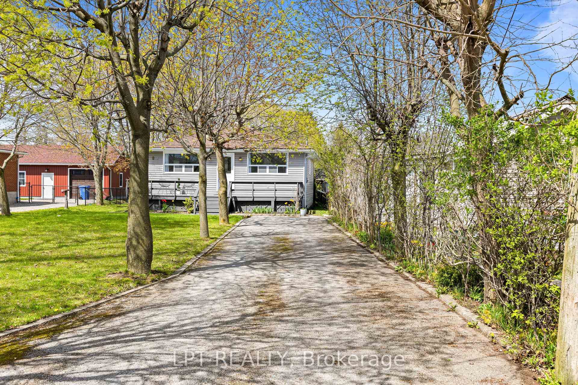 Photo 5 of 818 Poplar Avenue, Georgina, Historic Lakeshore Communities — HOMEH