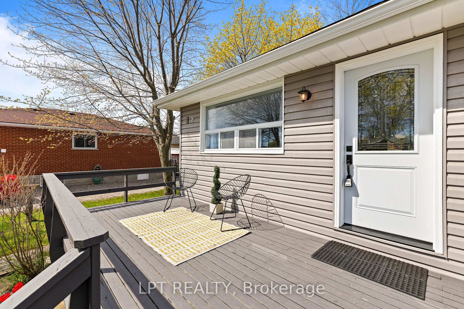 Photo 9 of 818 Poplar Avenue, Georgina, Historic Lakeshore Communities — HOMEH