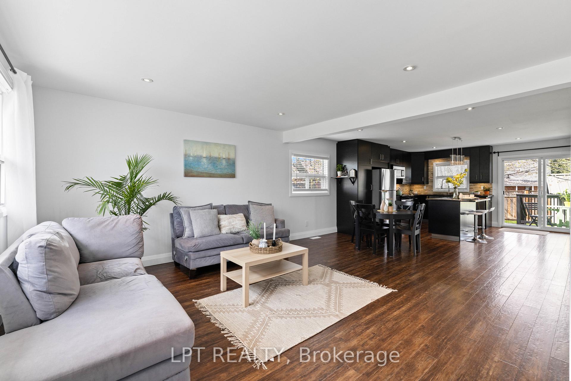 Photo 10 of 818 Poplar Avenue, Georgina, Historic Lakeshore Communities — HOMEH