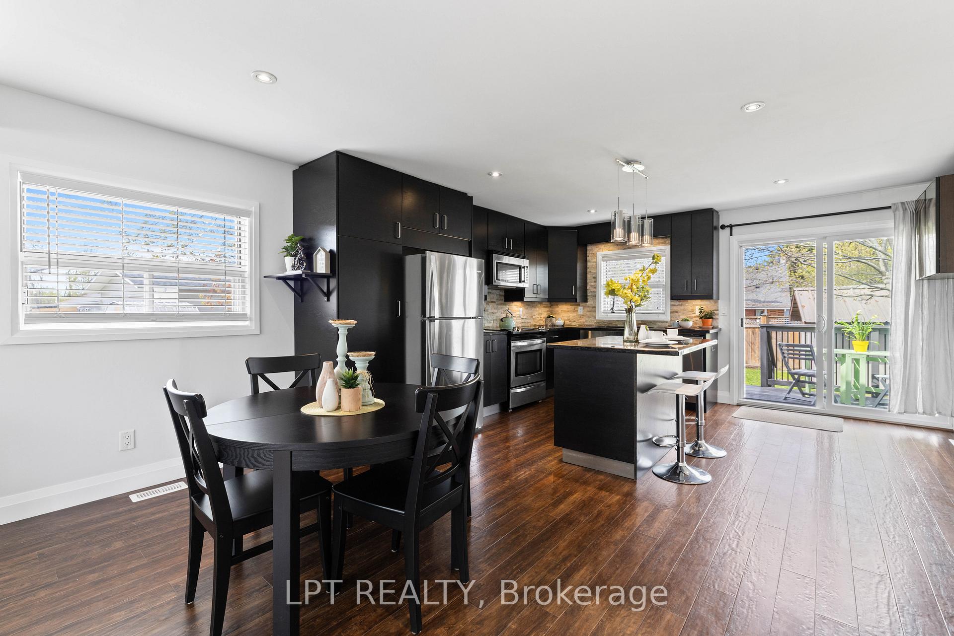 Photo 12 of 818 Poplar Avenue, Georgina, Historic Lakeshore Communities — HOMEH