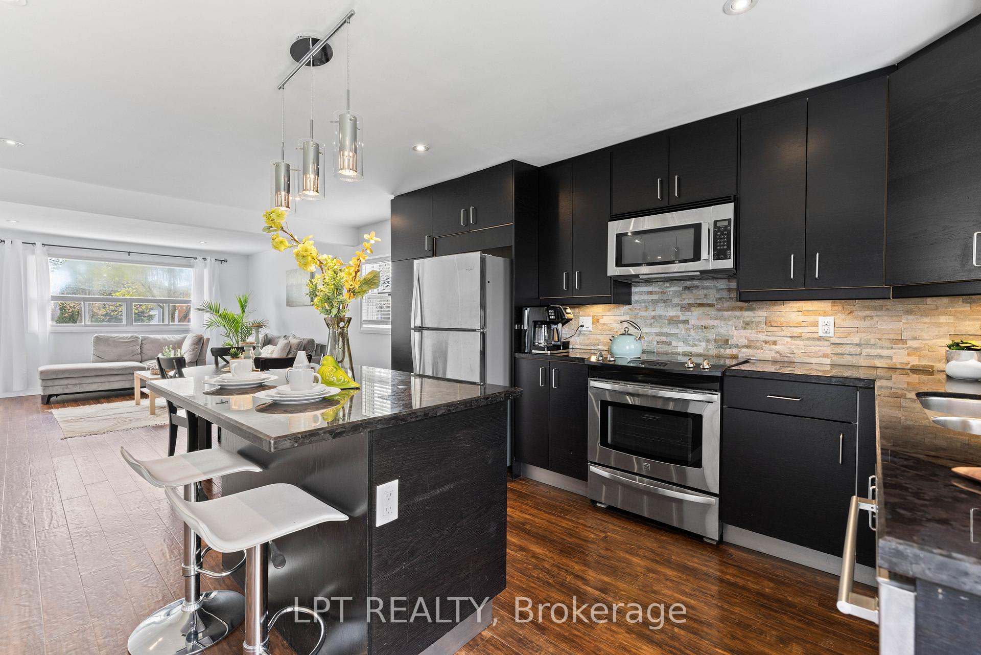 Photo 13 of 818 Poplar Avenue, Georgina, Historic Lakeshore Communities — HOMEH