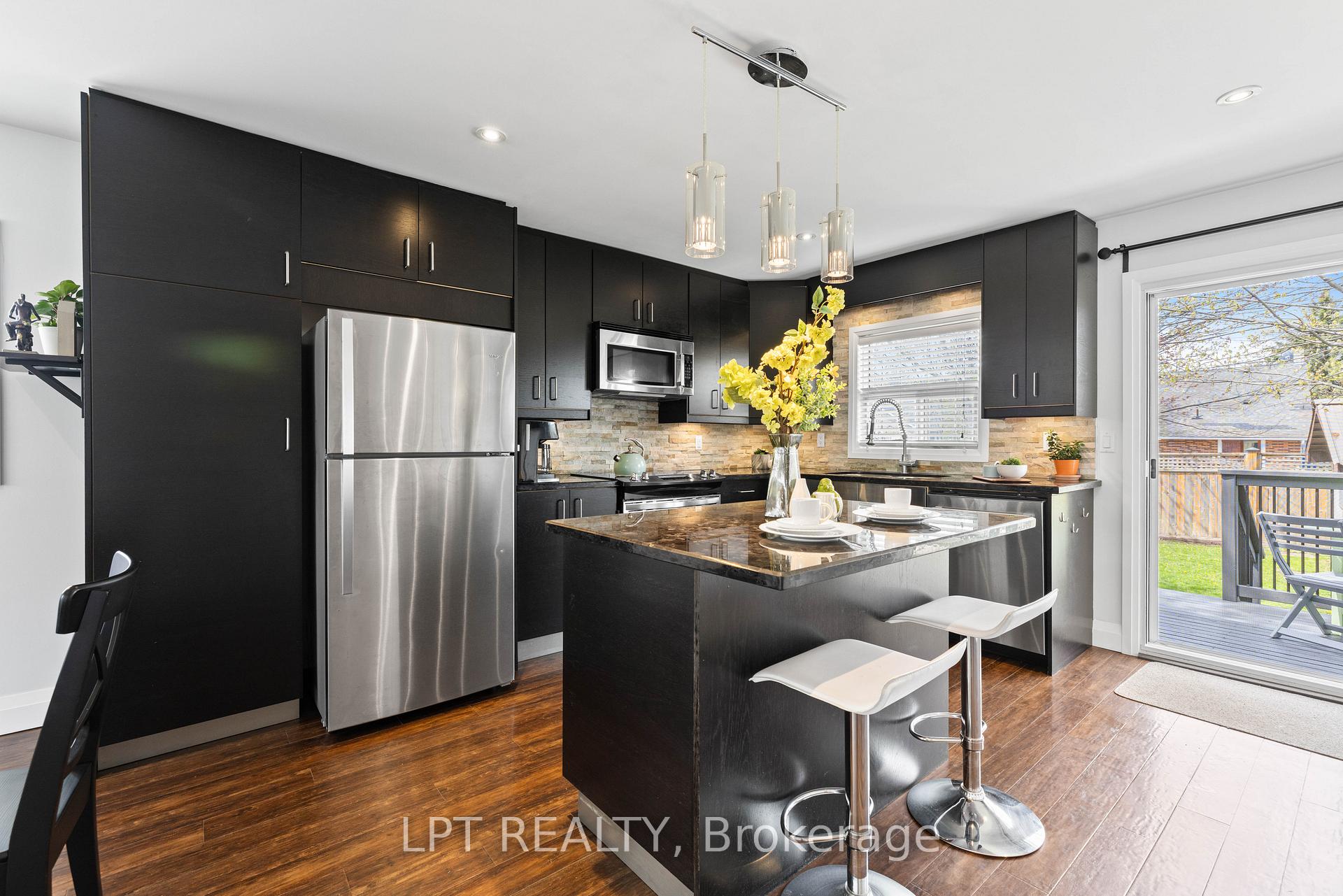 Photo 14 of 818 Poplar Avenue, Georgina, Historic Lakeshore Communities — HOMEH