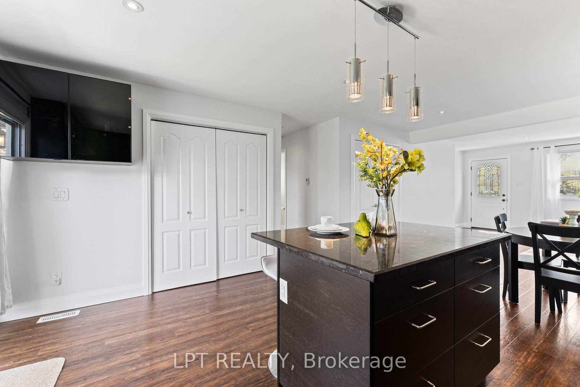 Photo 15 of 818 Poplar Avenue, Georgina, Historic Lakeshore Communities — HOMEH