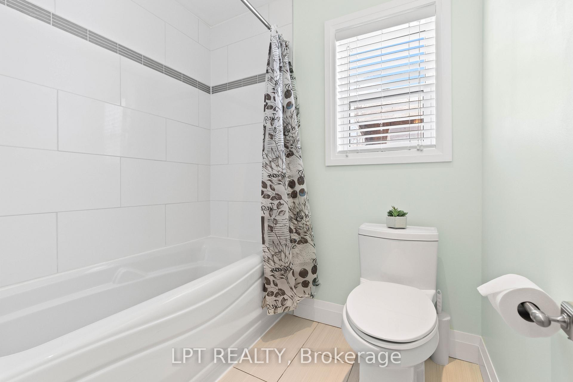Photo 21 of 818 Poplar Avenue, Georgina, Historic Lakeshore Communities — HOMEH