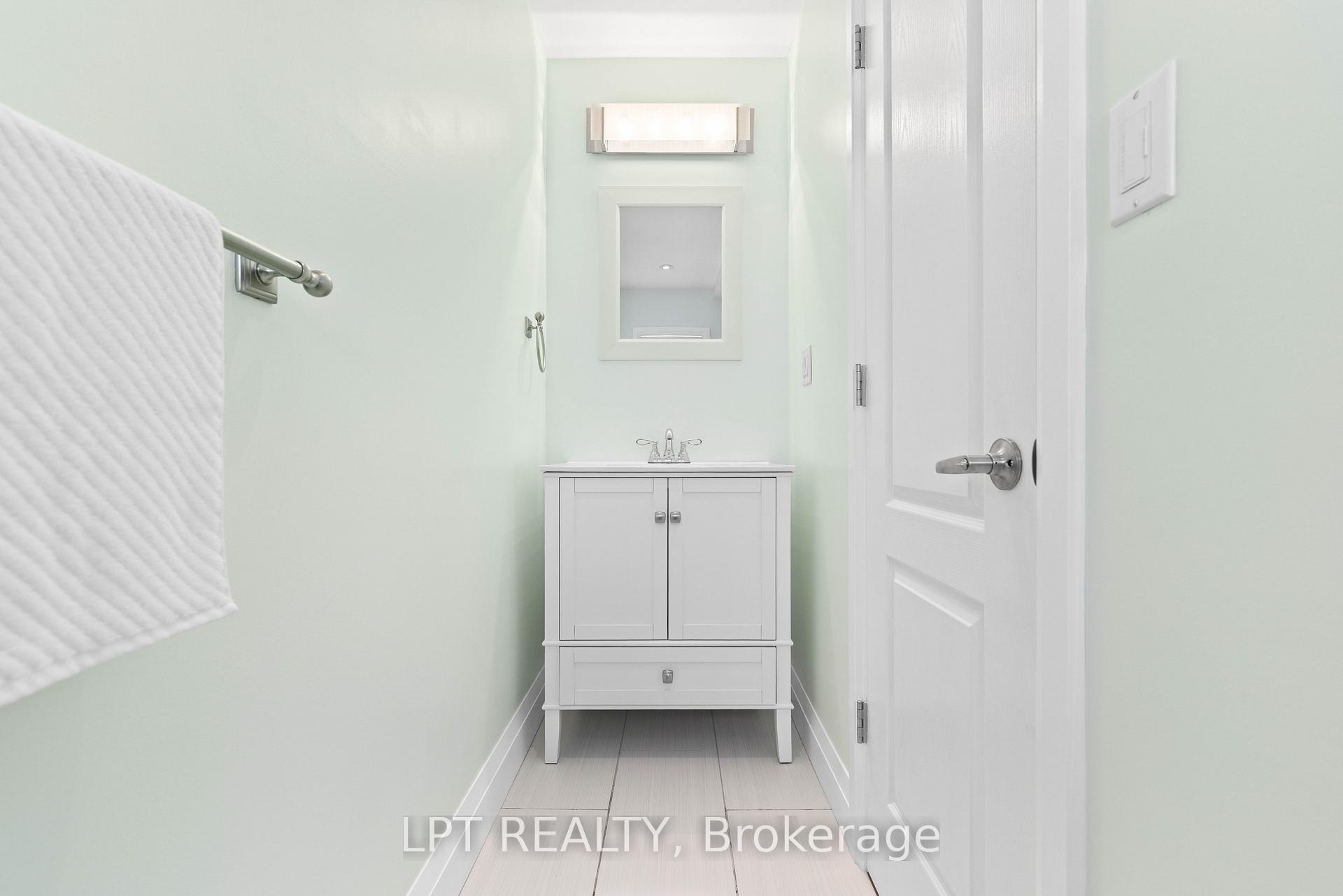 Photo 22 of 818 Poplar Avenue, Georgina, Historic Lakeshore Communities — HOMEH