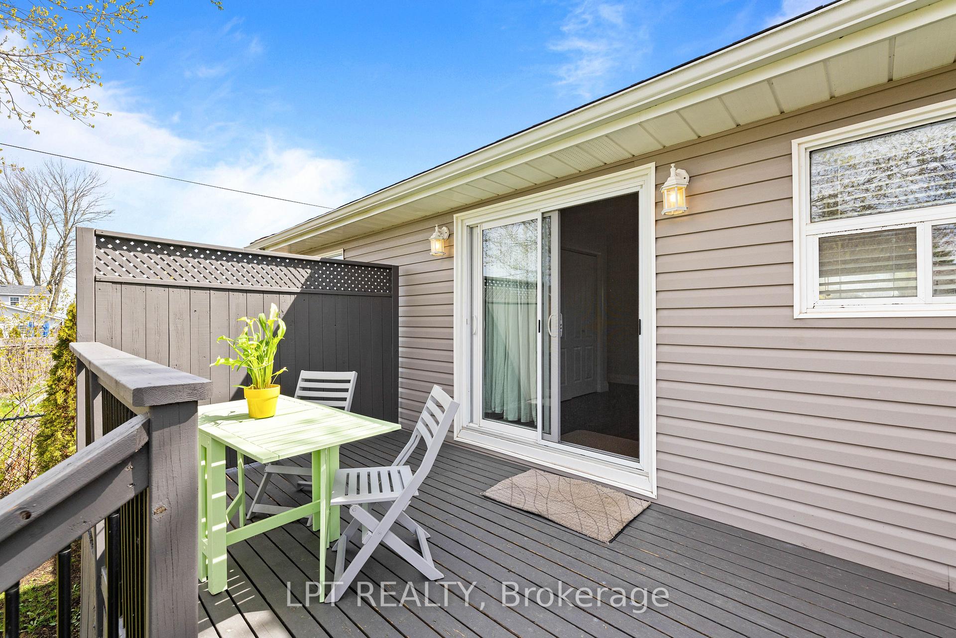 Photo 24 of 818 Poplar Avenue, Georgina, Historic Lakeshore Communities — HOMEH