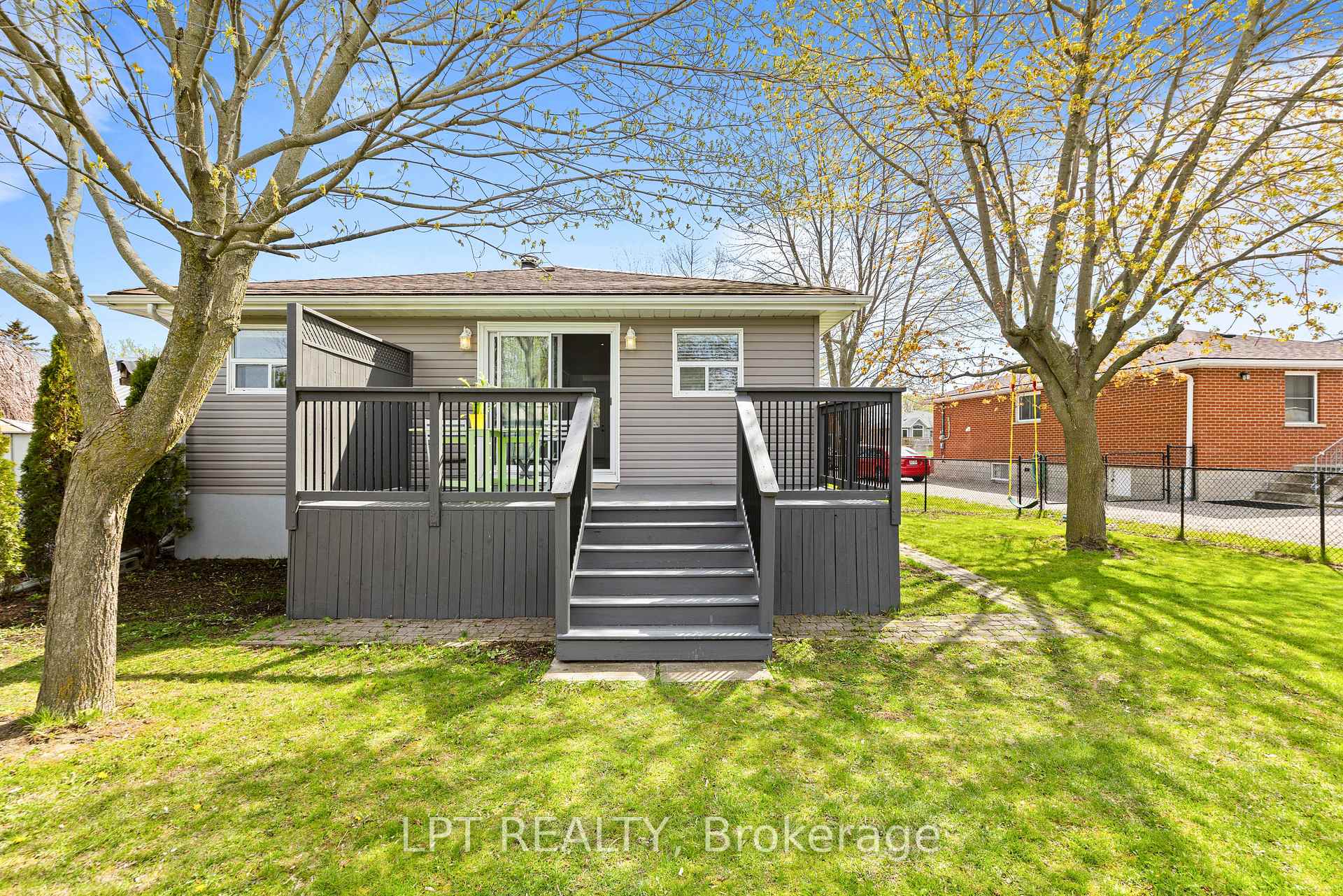 Photo 27 of 818 Poplar Avenue, Georgina, Historic Lakeshore Communities — HOMEH