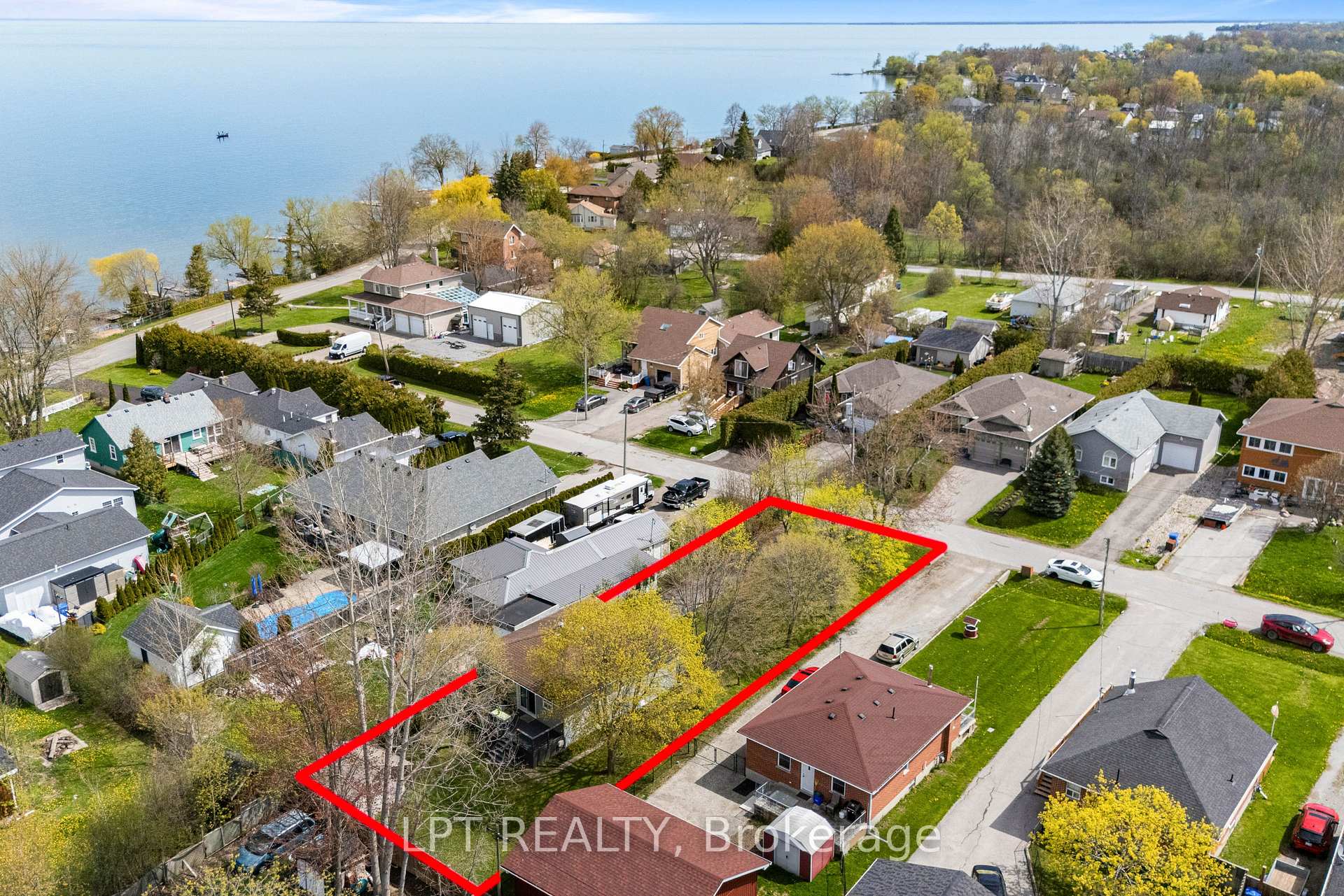 Photo 31 of 818 Poplar Avenue, Georgina, Historic Lakeshore Communities — HOMEH