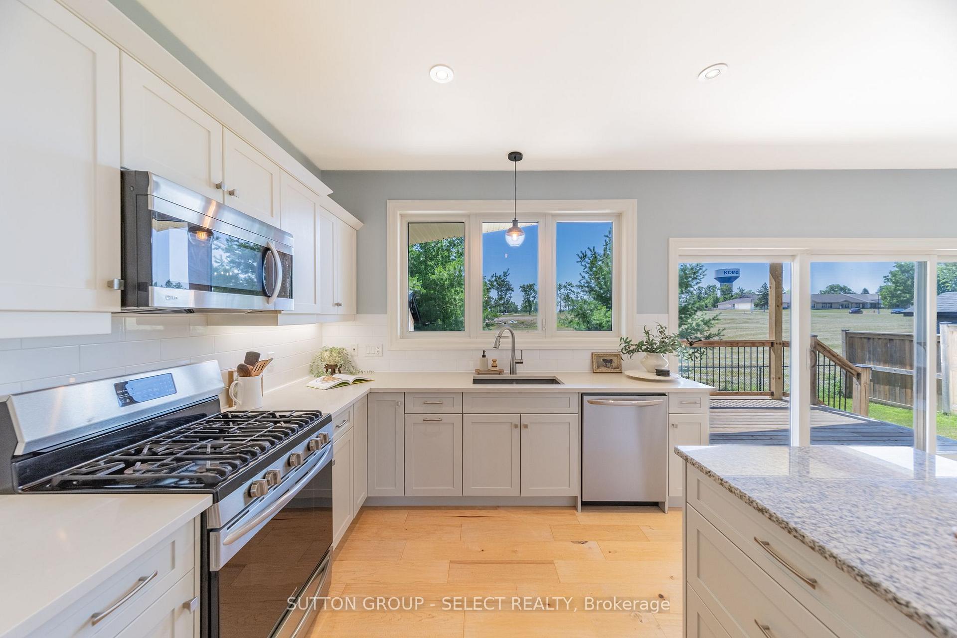Photo 32 of 230 Union Avenue, Middlesex Centre, Komoka — HOMEH