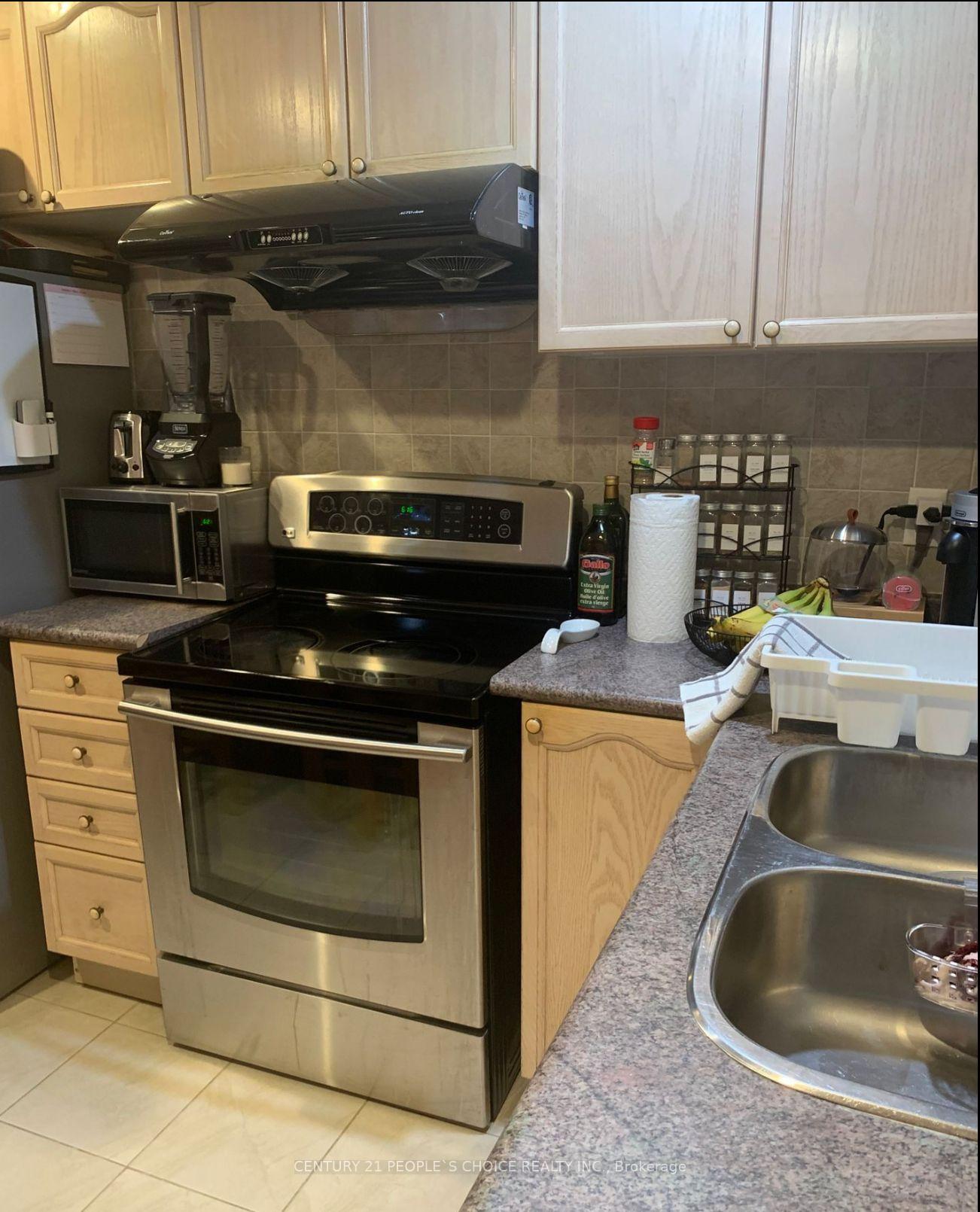 Photo 4 of 904 Drysdale Drive, Mississauga, East Credit — HOMEH