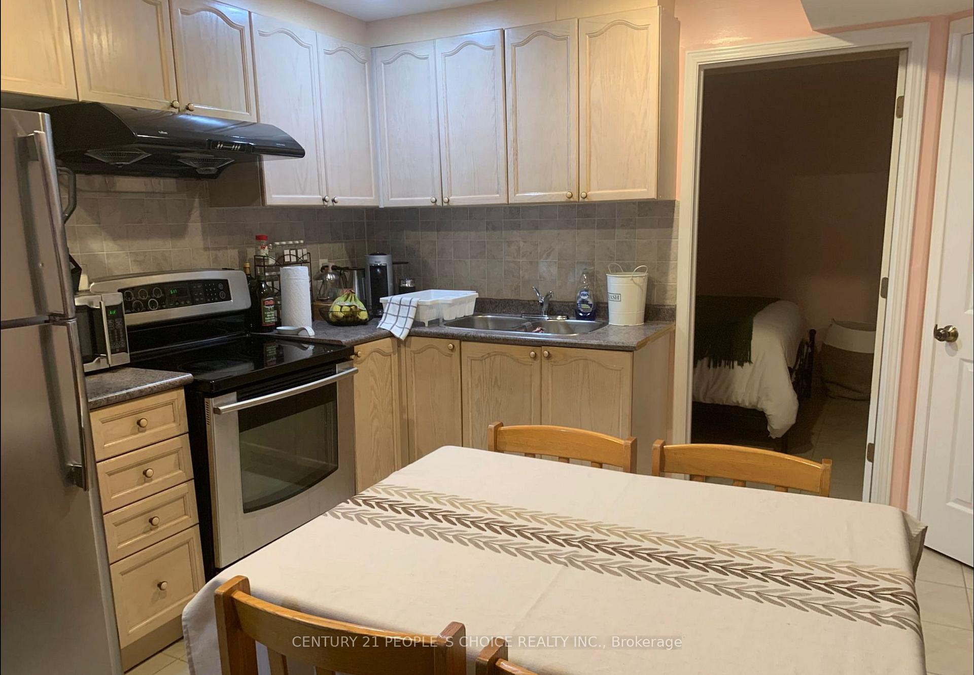 Photo 5 of 904 Drysdale Drive, Mississauga, East Credit — HOMEH