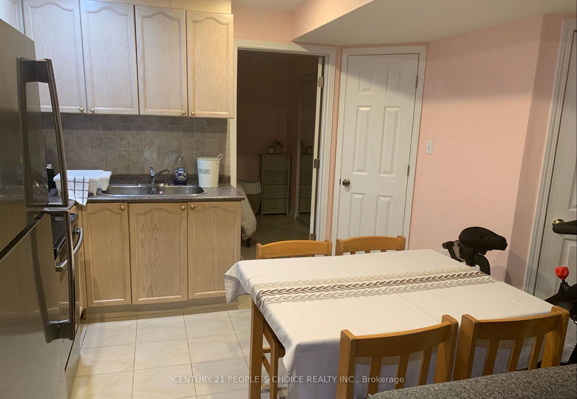 Photo 7 of 904 Drysdale Drive, Mississauga, East Credit — HOMEH