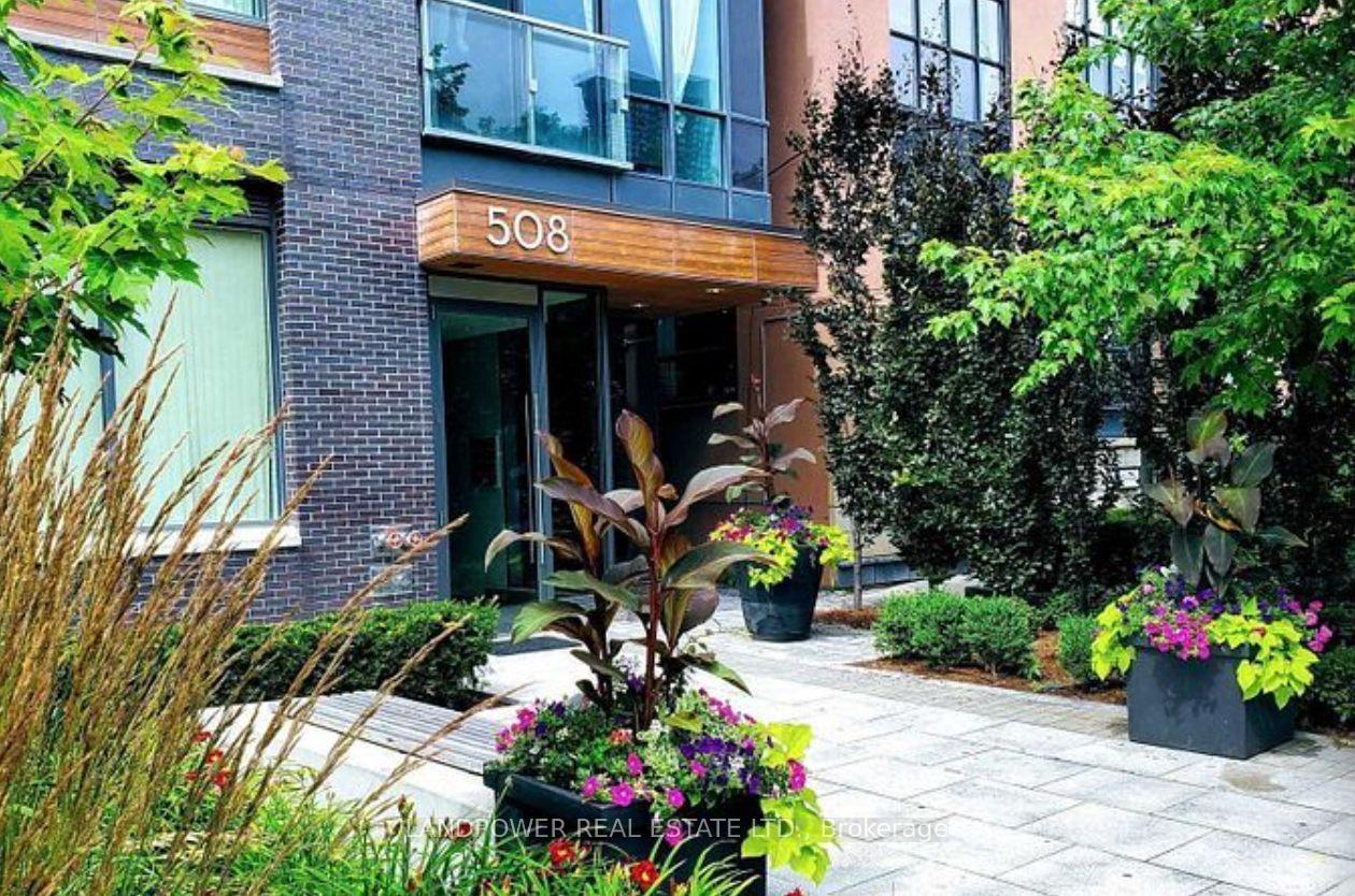 Front of Unit 801, 508 Wellington Street W