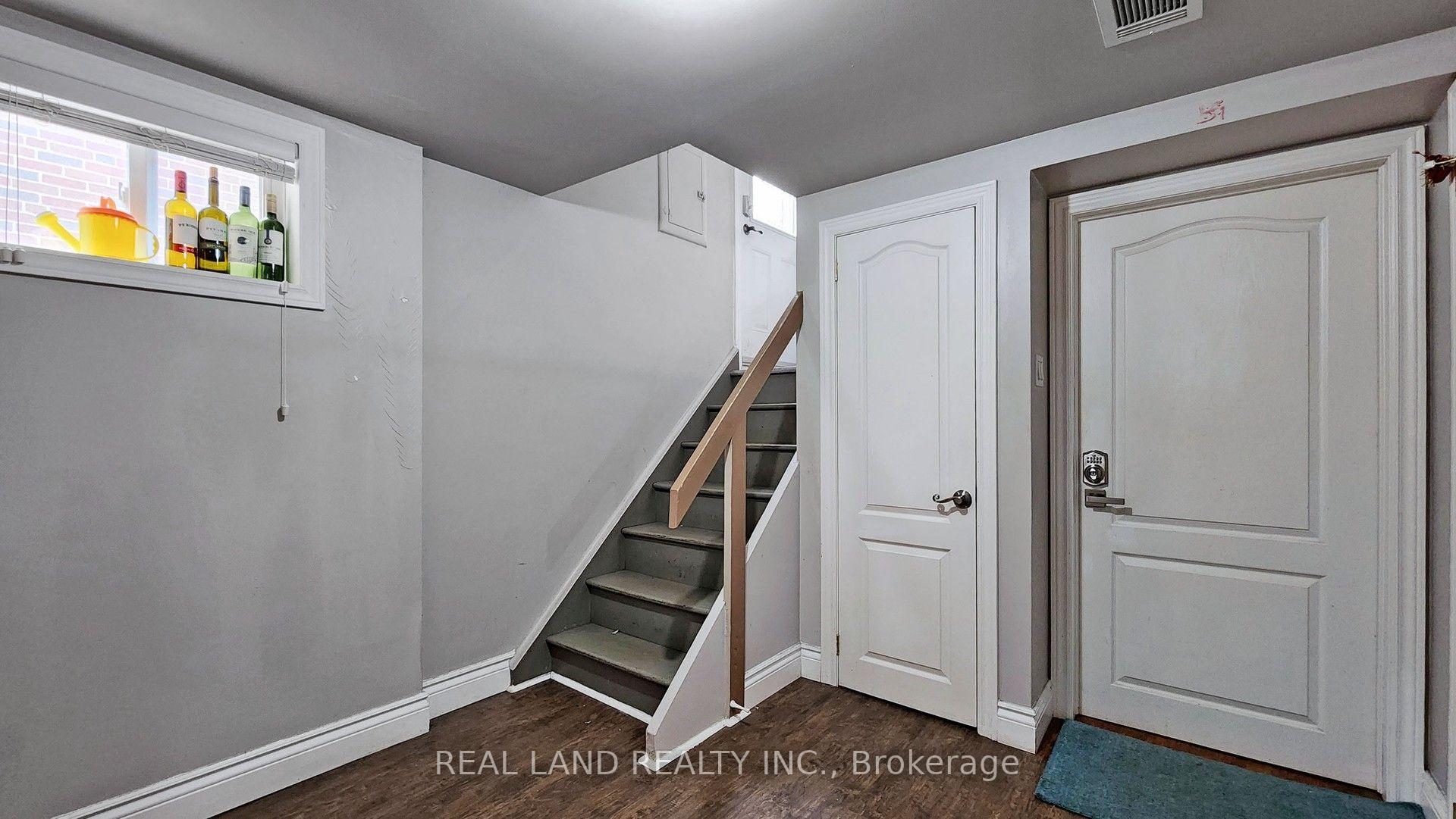 Photo 10 of 26 Glamis Avenue, Toronto, Rockcliffe-Smythe — HOMEH