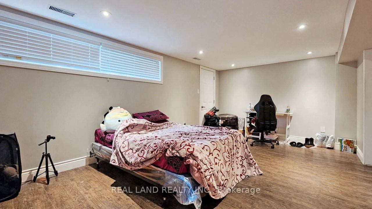 Photo 8 of 26 Glamis Avenue, Toronto, Rockcliffe-Smythe — HOMEH