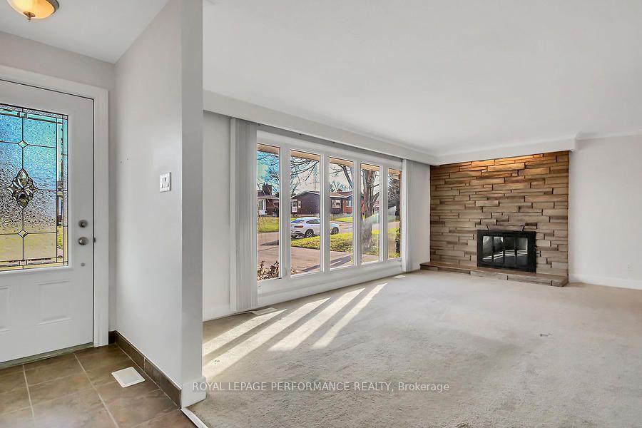 Photo 4 of 35 Brent Avenue, Ottawa, Manordale — HOMEH