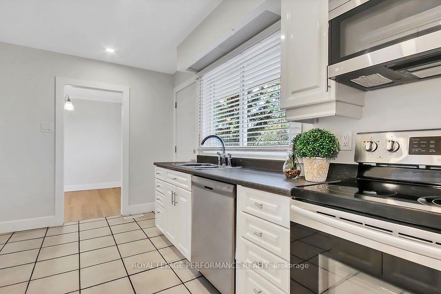 Photo 13 of 35 Brent Avenue, Ottawa, Manordale — HOMEH
