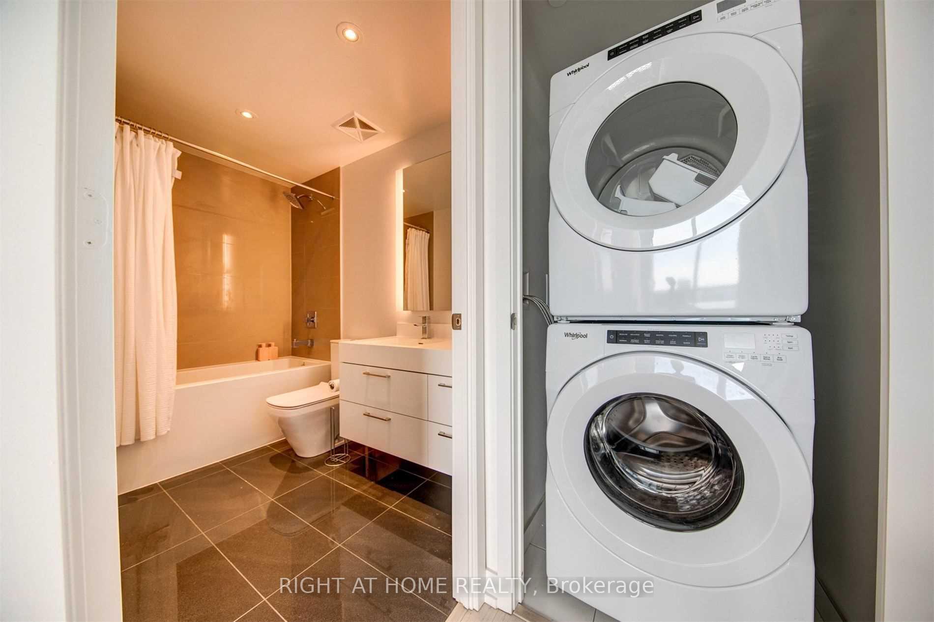 Front of Unit 3503, 1 Yorkville Avenue