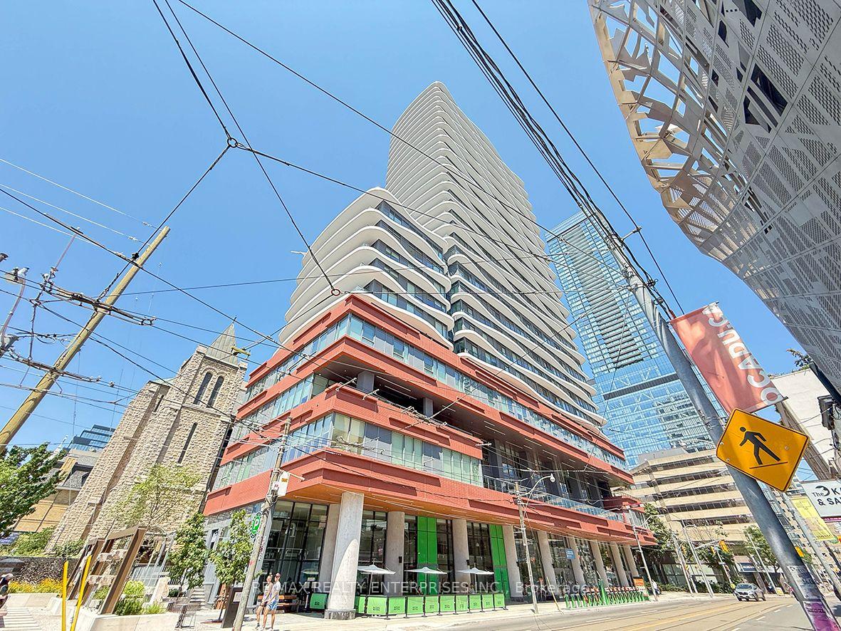 Front of Unit 514, 240 Dundas Street W