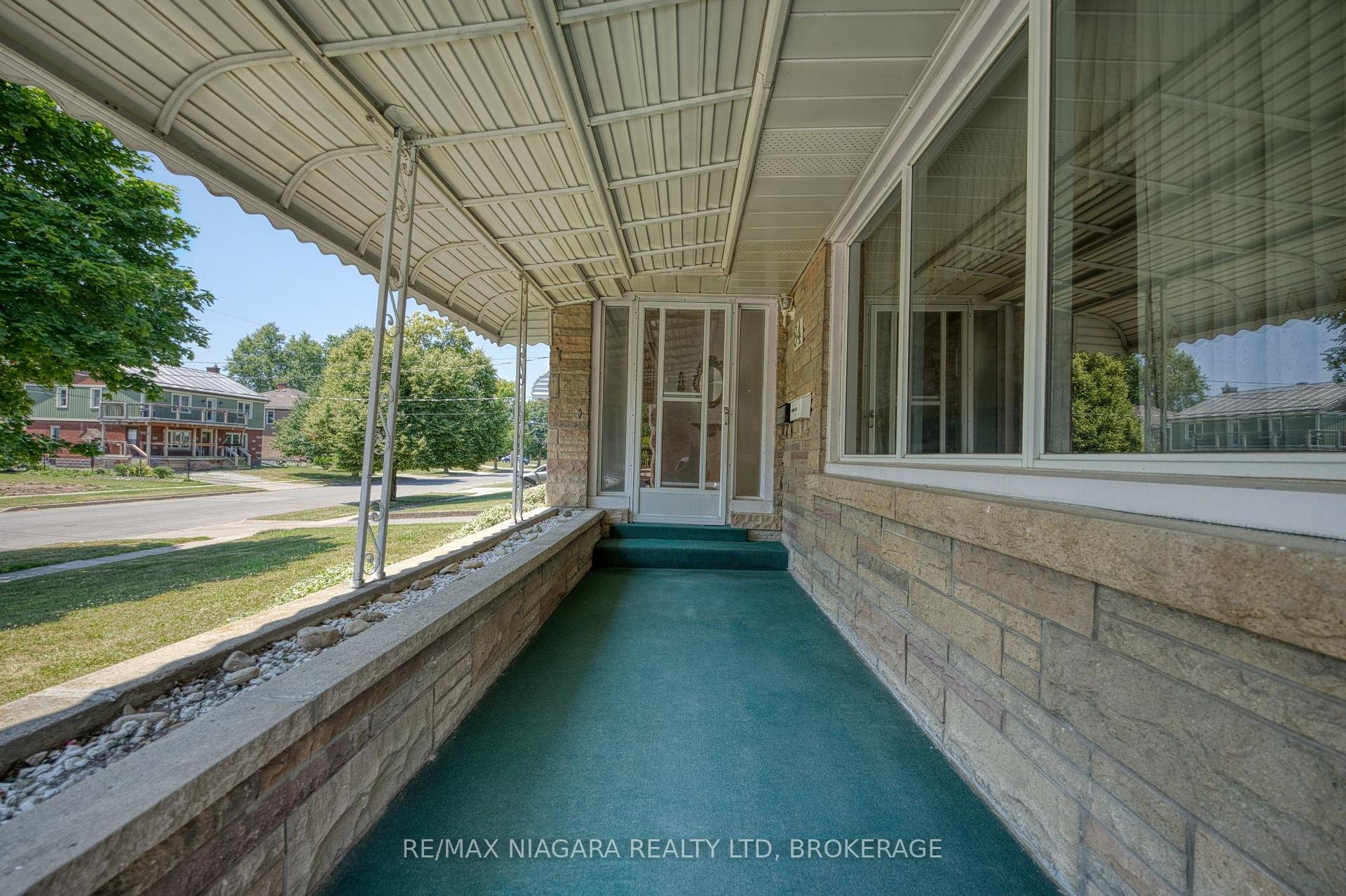 Photo 3 of 84 Second Street, Welland, Lincoln/Crowland — HOMEH