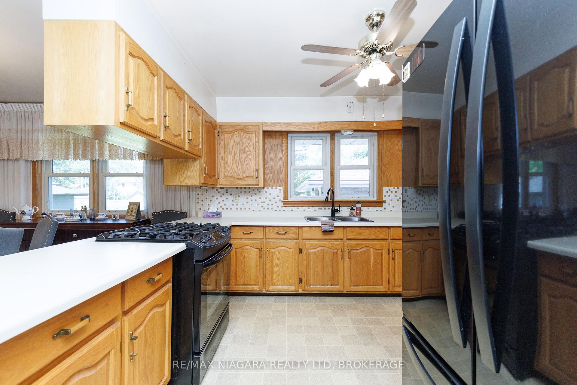 Photo 11 of 84 Second Street, Welland, Lincoln/Crowland — HOMEH