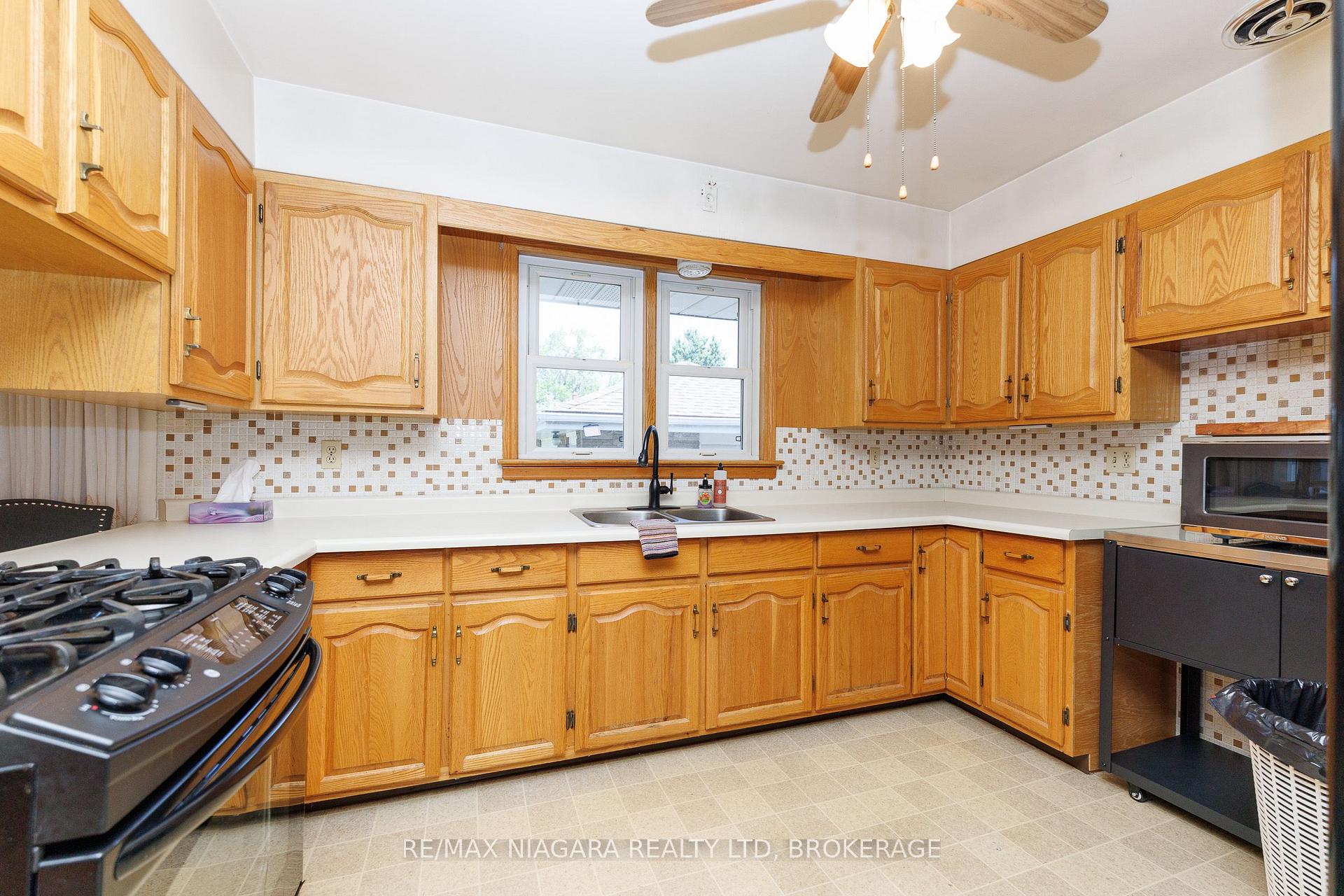 Photo 12 of 84 Second Street, Welland, Lincoln/Crowland — HOMEH