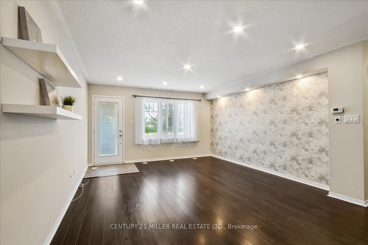Photo 4 of Unit 7, 3100 Thomas Street, Mississauga, Churchill Meadows — HOMEH