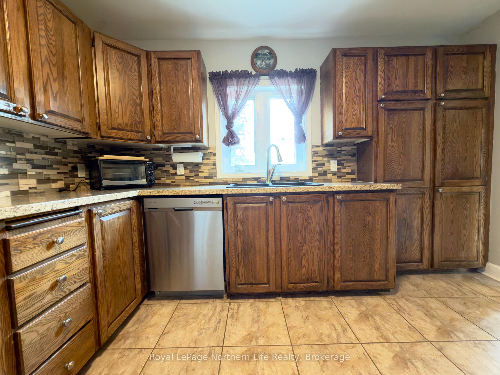 Photo 12 of 331 Eight Street, Mattawa — HOMEH