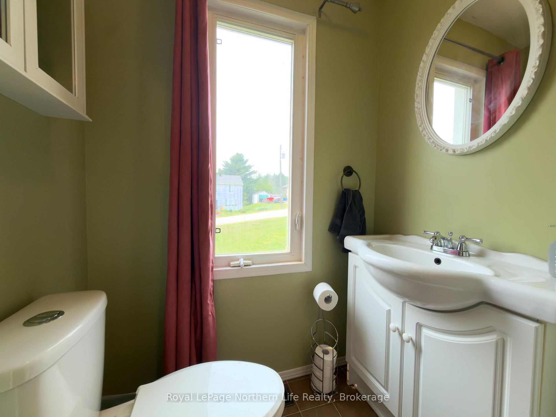 Photo 14 of 331 Eight Street, Mattawa — HOMEH