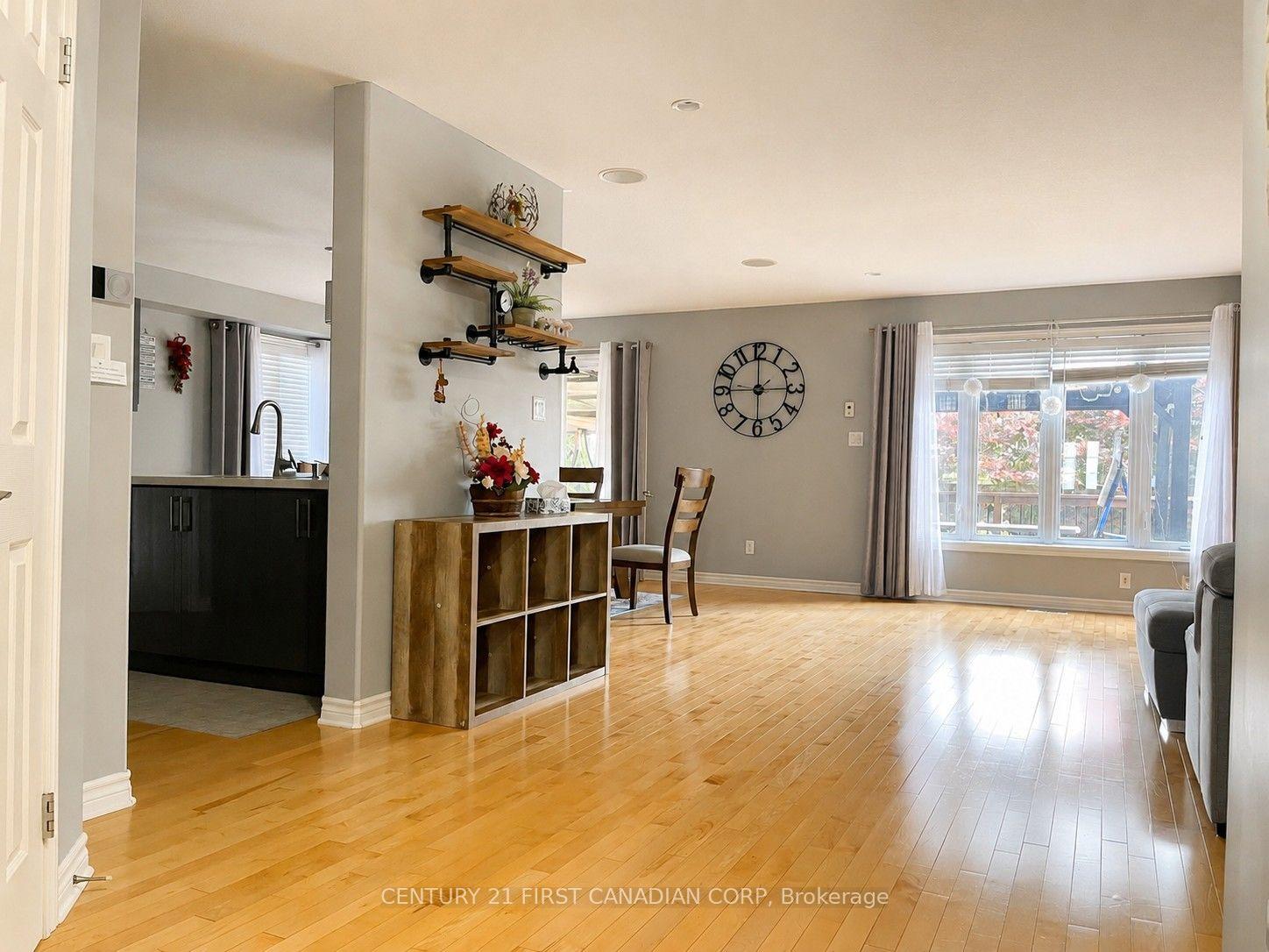 Photo 4 of 2722 Bateman Trail, London, South W — HOMEH