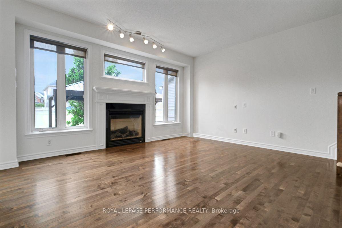 Photo 5 of 171 Trail Side Circle, Ottawa, Springridge/East Village — HOMEH