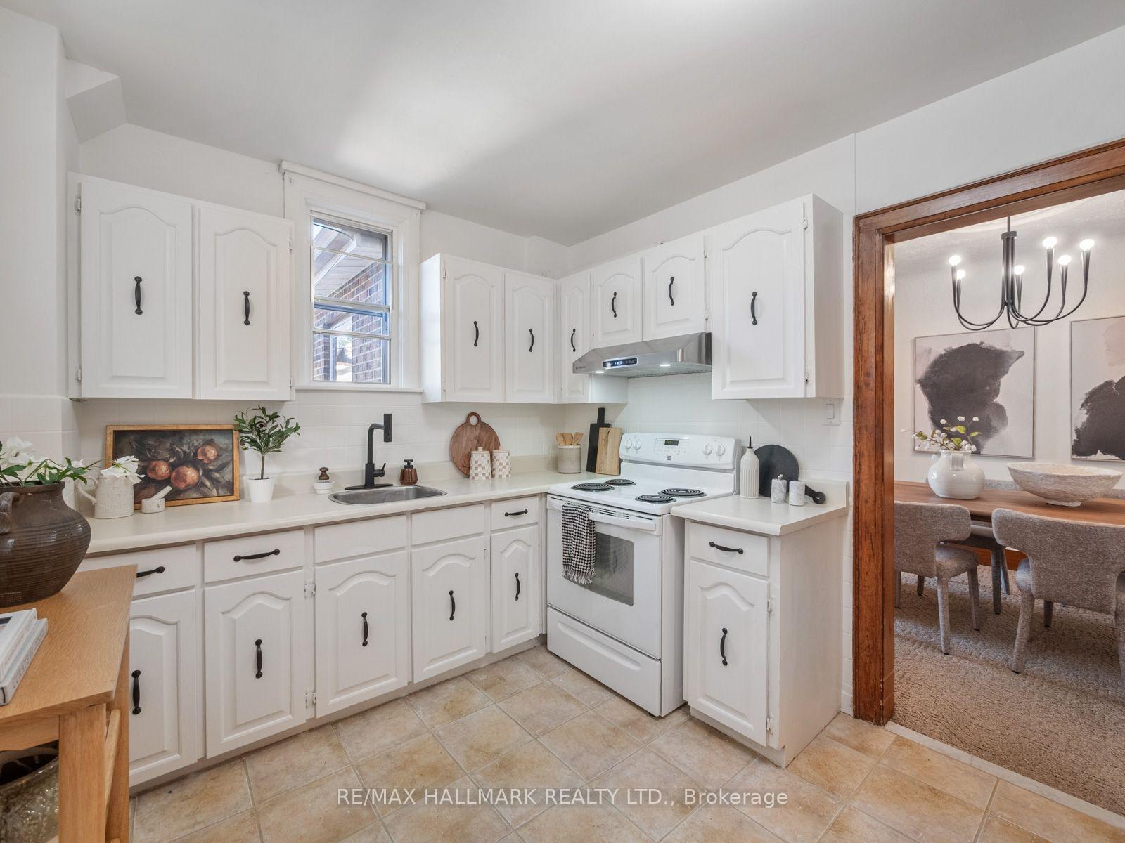 Photo 15 of 27 Lesmount Avenue, Toronto, Danforth Village-East York — HOMEH