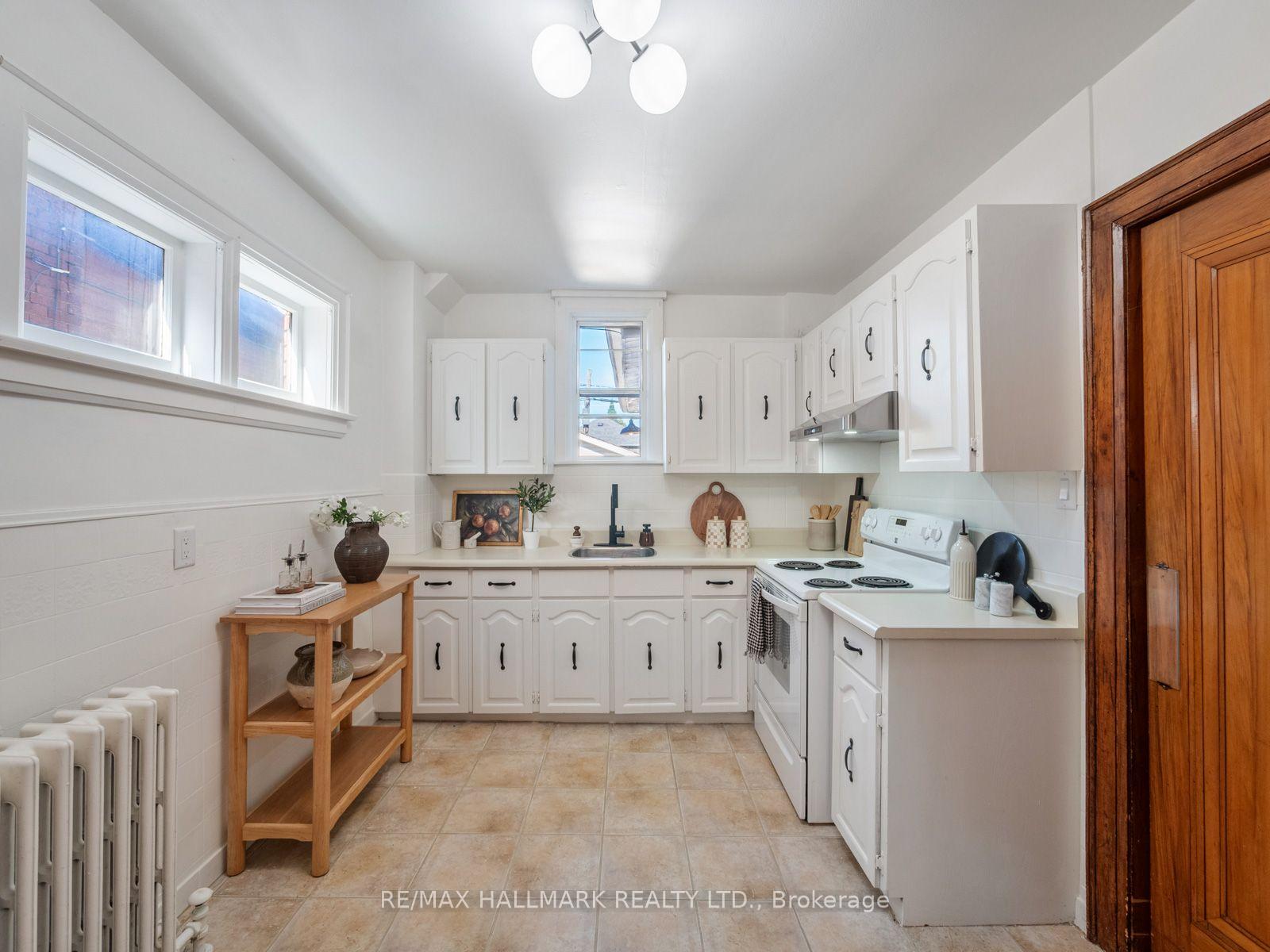 Photo 17 of 27 Lesmount Avenue, Toronto, Danforth Village-East York — HOMEH