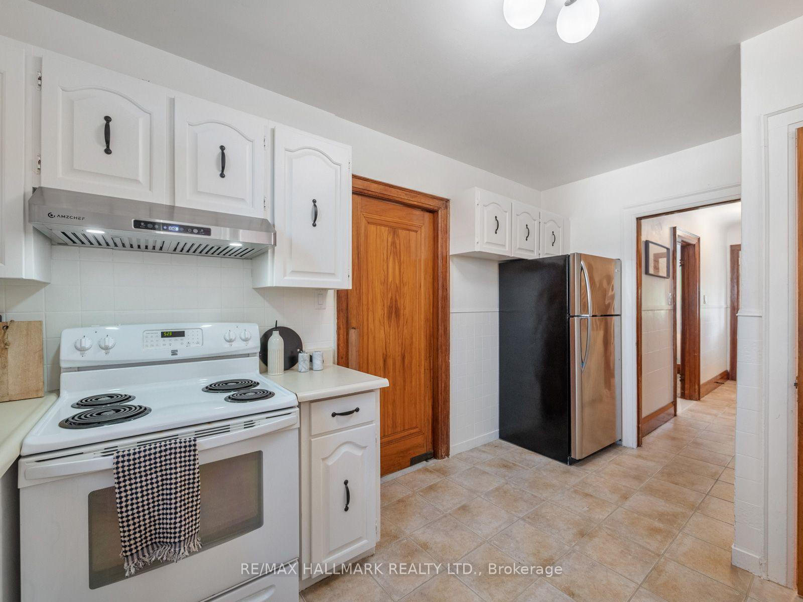 Photo 18 of 27 Lesmount Avenue, Toronto, Danforth Village-East York — HOMEH