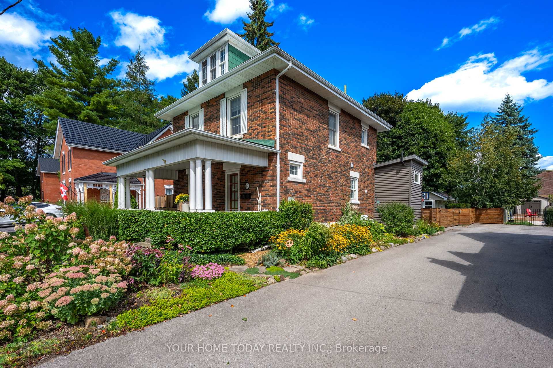 Photo 2 of 17 Park Avenue, Halton Hills, Acton — HOMEH