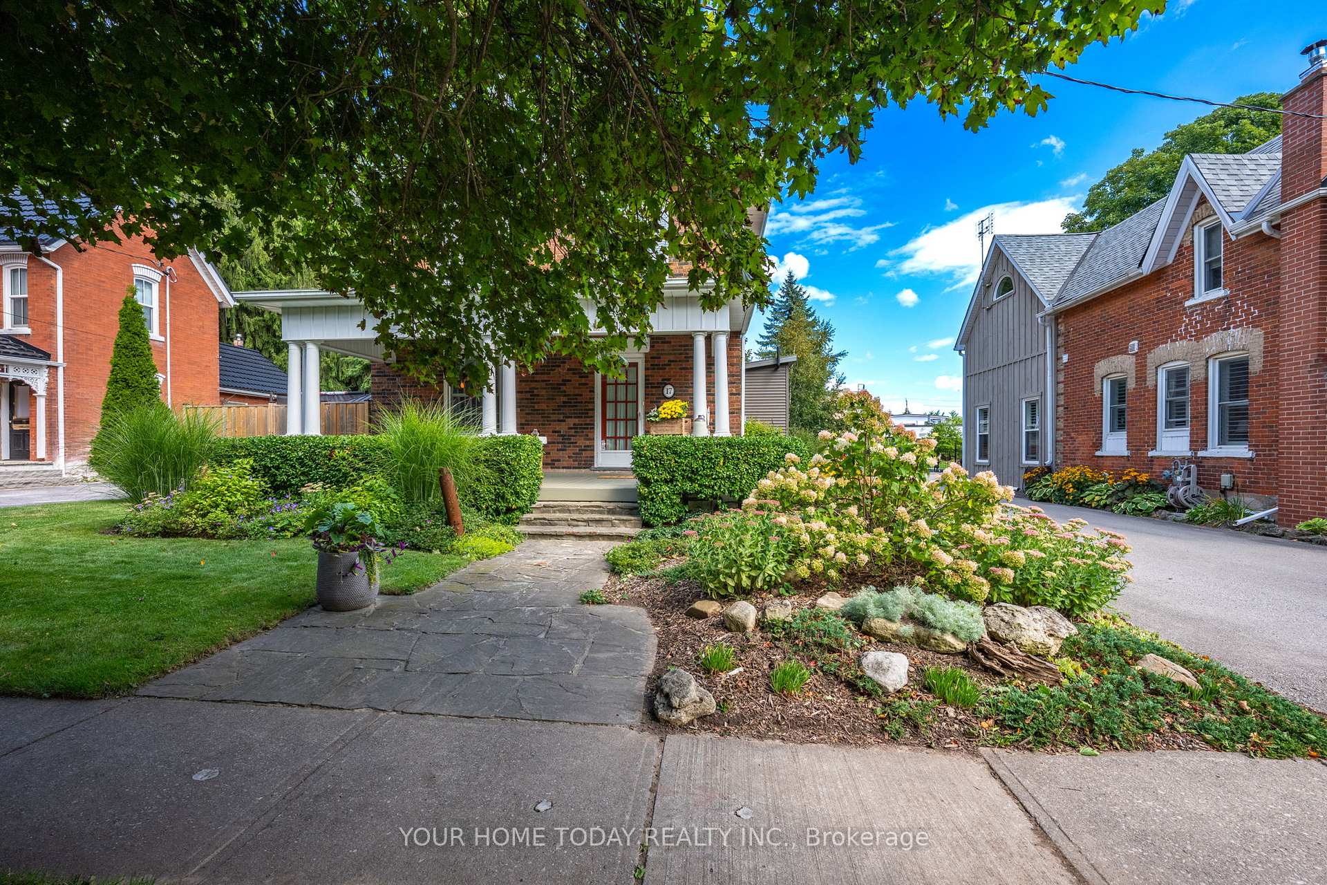 Photo 3 of 17 Park Avenue, Halton Hills, Acton — HOMEH