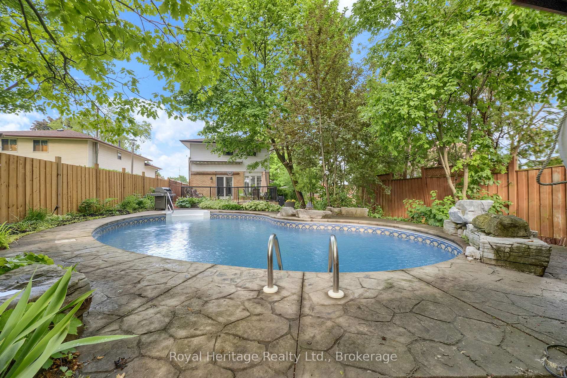 Photo 20 of 868 William Booth Crescent, Oshawa, Centennial — HOMEH
