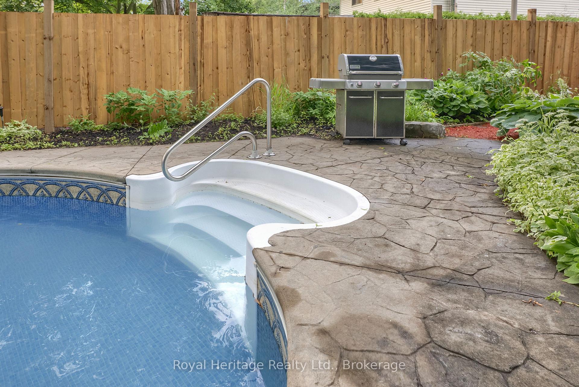 Photo 22 of 868 William Booth Crescent, Oshawa, Centennial — HOMEH