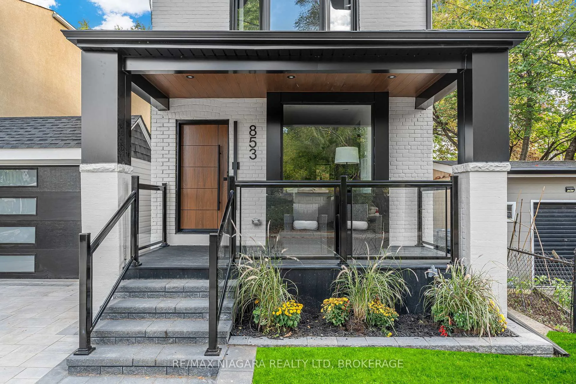 Photo 3 of 853 Sammon Avenue, Toronto, Woodbine-Lumsden — HOMEH
