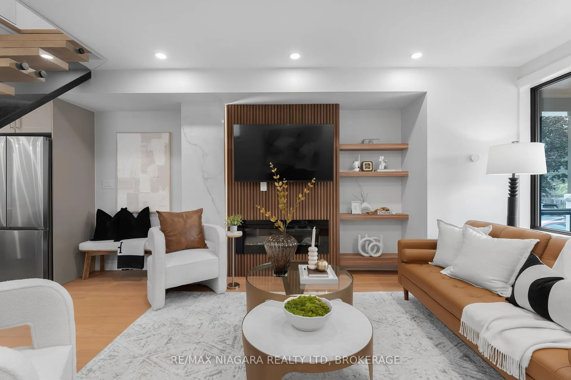 Photo 6 of 853 Sammon Avenue, Toronto, Woodbine-Lumsden — HOMEH