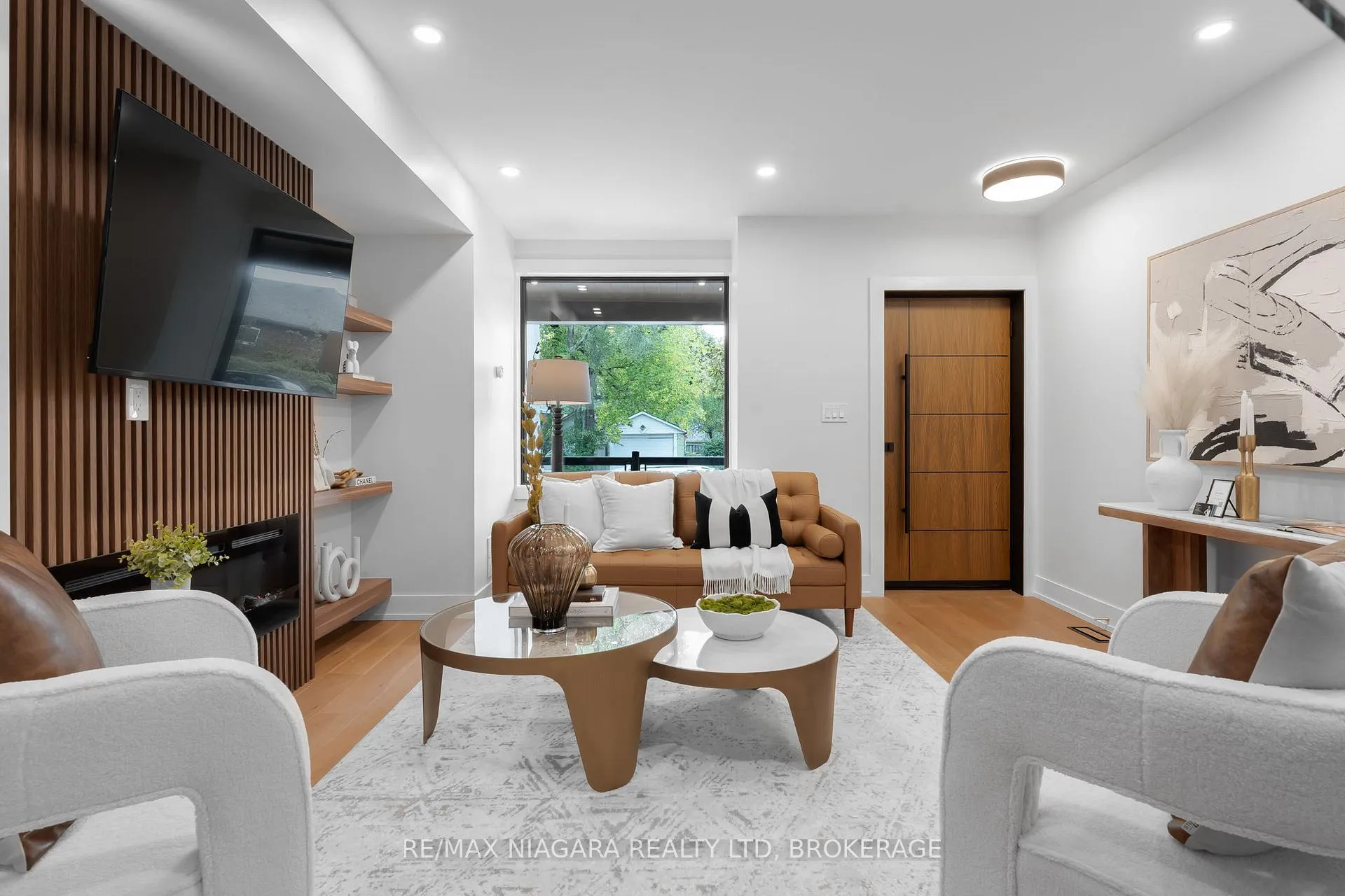 Photo 7 of 853 Sammon Avenue, Toronto, Woodbine-Lumsden — HOMEH