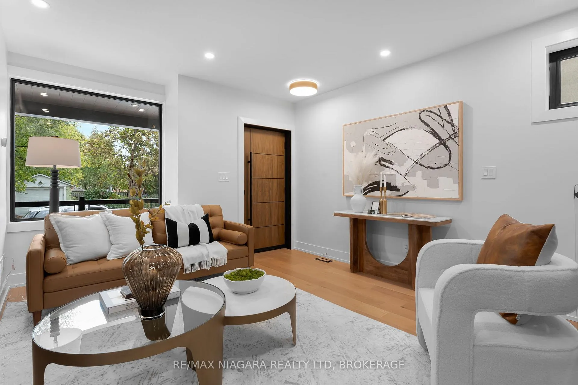 Photo 8 of 853 Sammon Avenue, Toronto, Woodbine-Lumsden — HOMEH