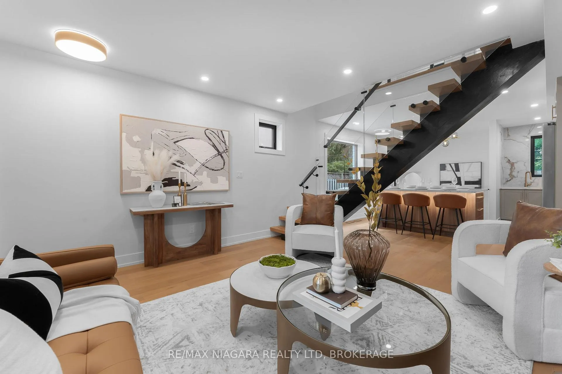 Photo 9 of 853 Sammon Avenue, Toronto, Woodbine-Lumsden — HOMEH