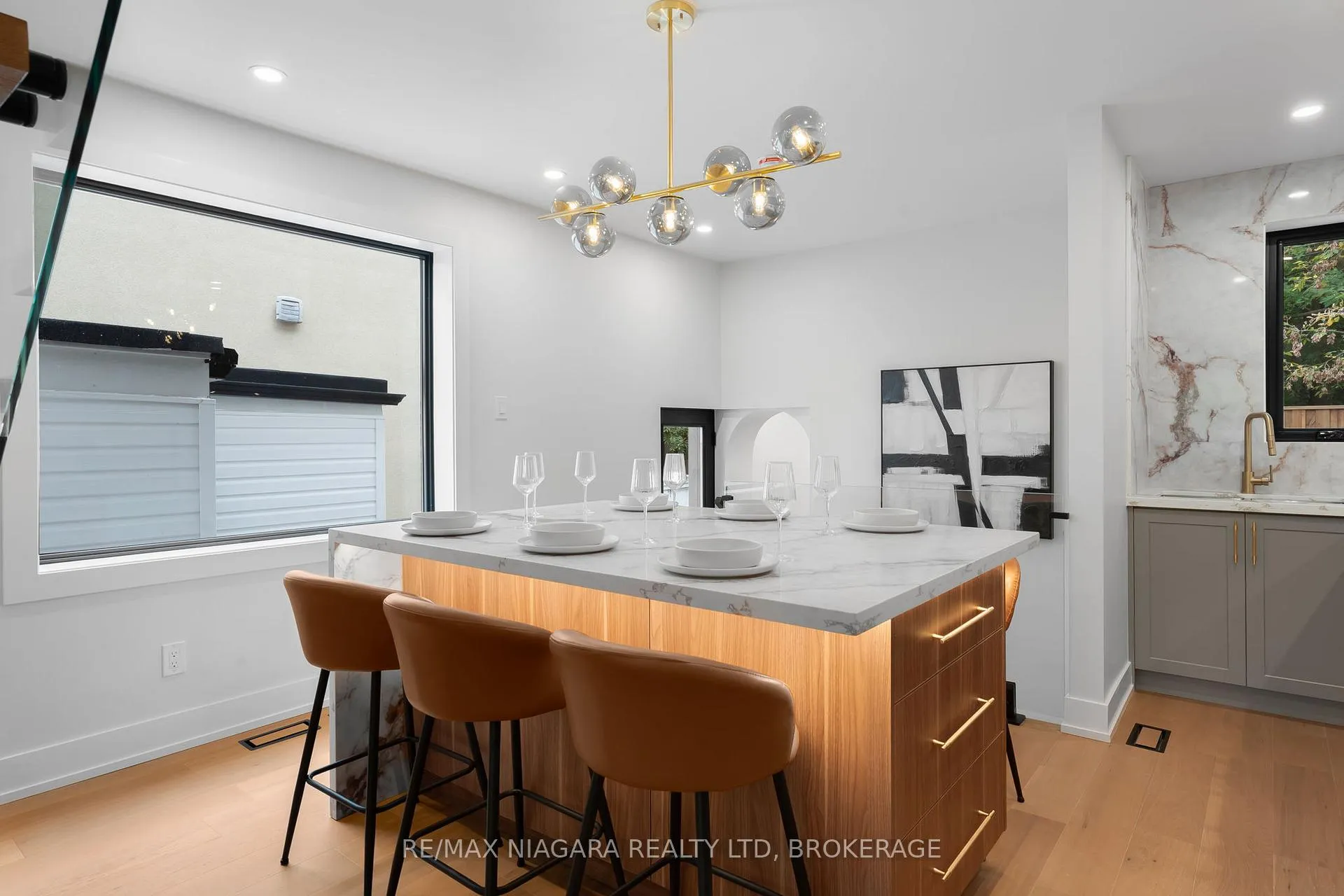 Photo 11 of 853 Sammon Avenue, Toronto, Woodbine-Lumsden — HOMEH