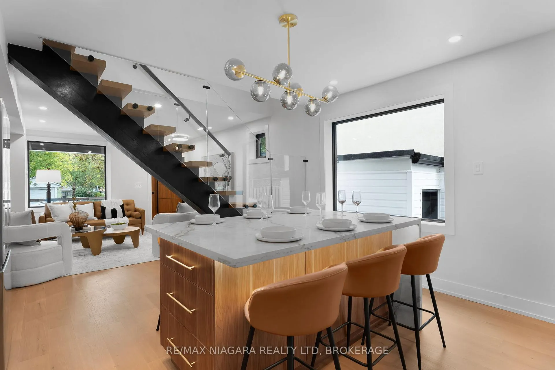 Photo 15 of 853 Sammon Avenue, Toronto, Woodbine-Lumsden — HOMEH